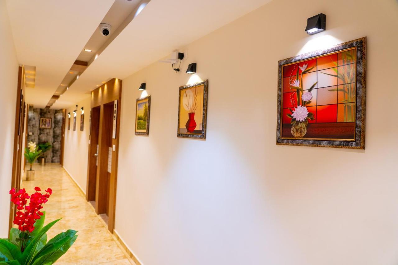 Hotel Lee Grand Ананд Екстер'єр фото