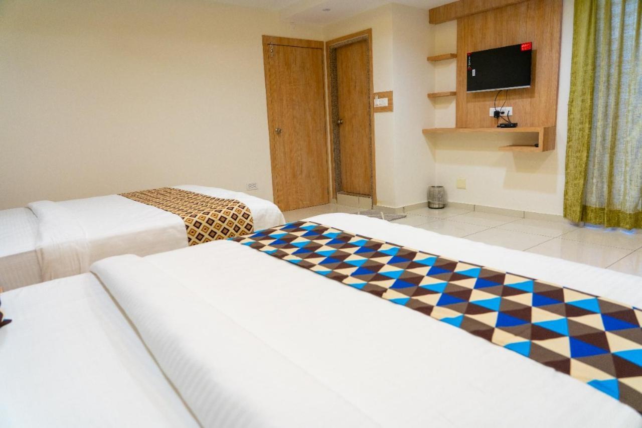 Hotel Lee Grand Ананд Екстер'єр фото